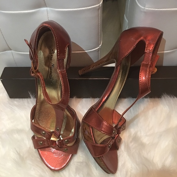 Heels - Picture 3 of 3